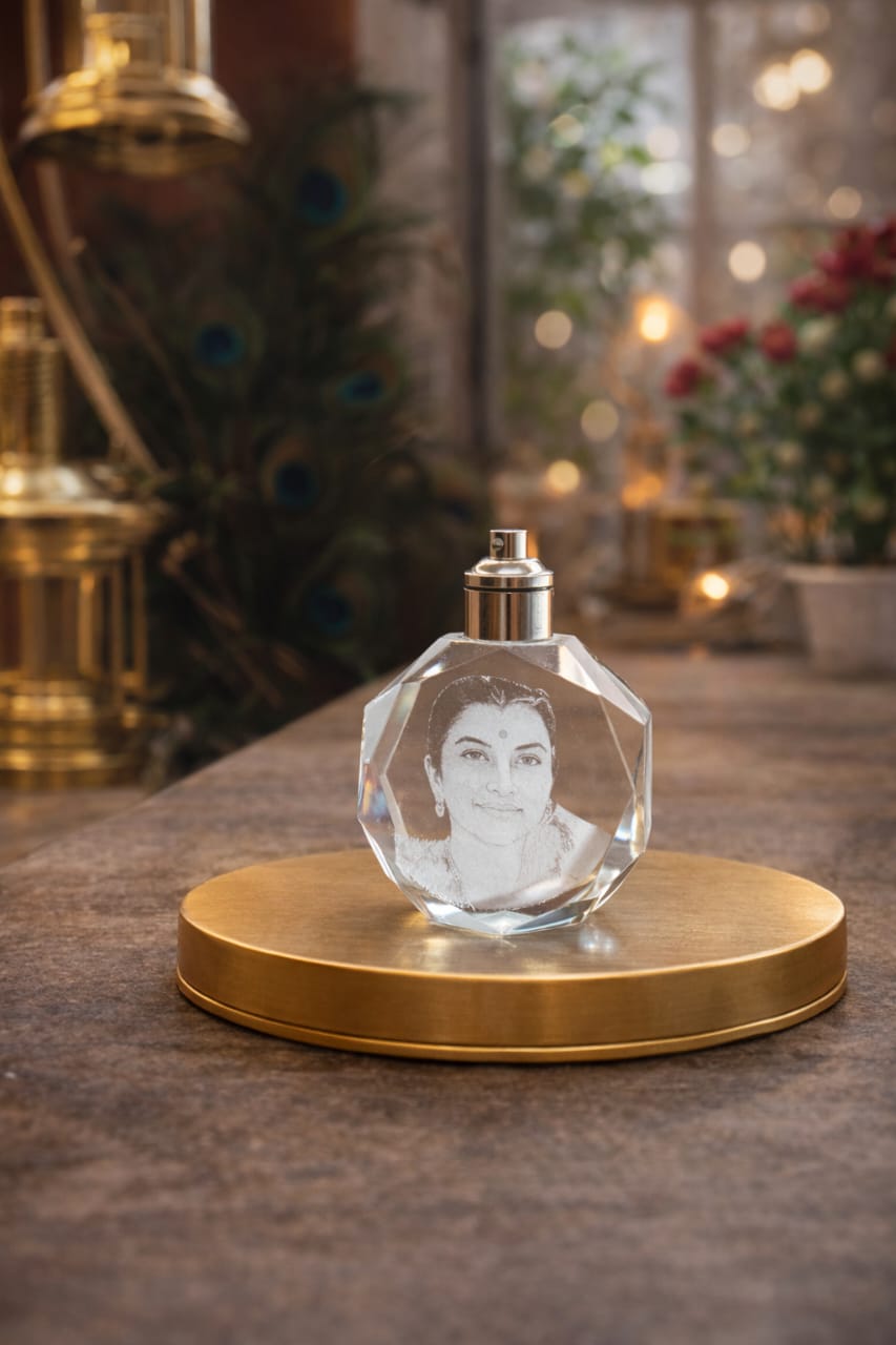 Personalized Crystal Perfume Bottle with 3D Photo Engraving|A unique crystal perfume bottle with personalized 3D laser engraved photo.